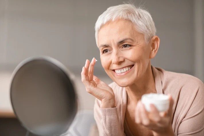 WHAT IS THE RETINOL SANDWICH METHOD AND SHOULD YOU TRY IT